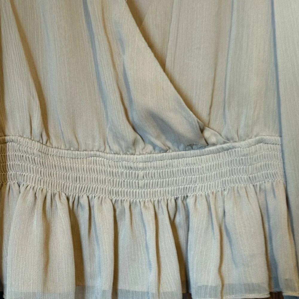 Express V neck smocked cuff peplum top small - Picture 3 of 6